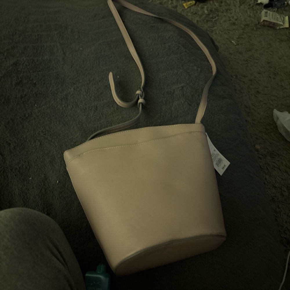 Cream and tan leather bucket bag #leatherbag